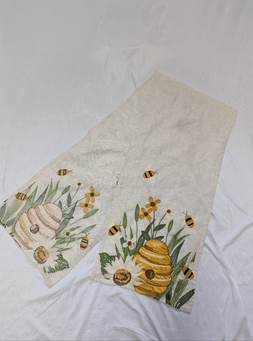 Honey Bee Embroidered Table Runner 15